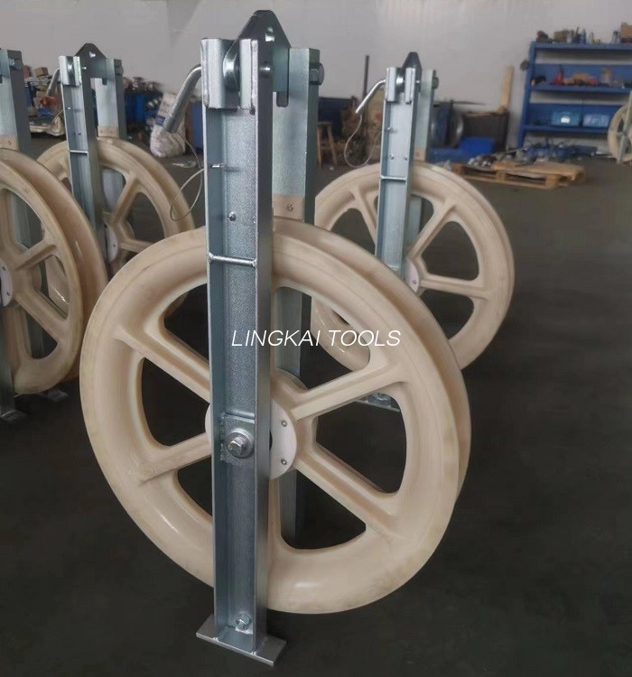 508 X 75 ມມ Three Sheaves Transmission Line MC Nylon Conductor Stringing Pilot Block